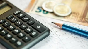 ¿Cómo manejar tu calculadora de ahorro mensual, según Fortuna 2026 en Perú?